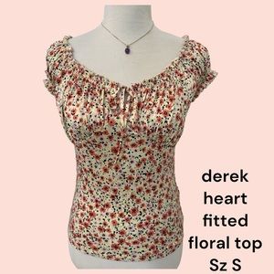 *derek heart* Fitted Floral Scoop Neck Short Sleeve Top Size S